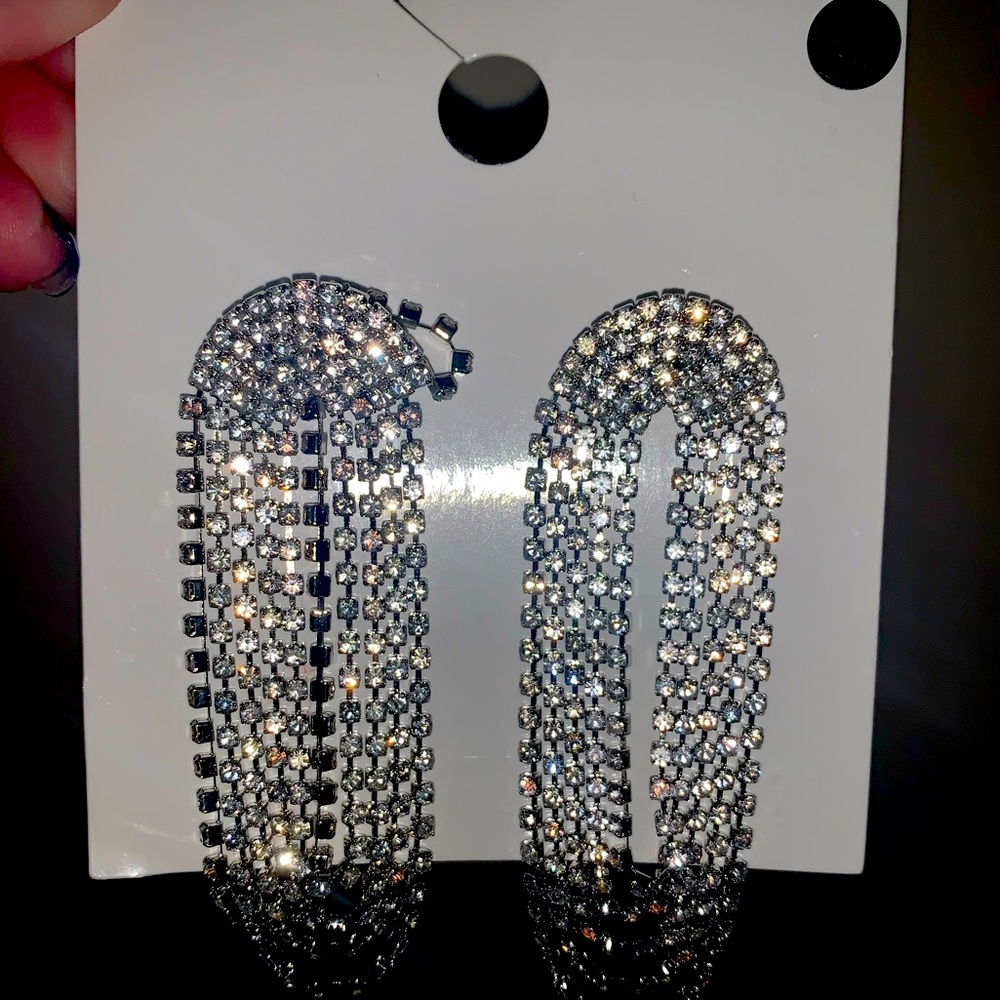 BRAND NEW FOREVER 21 DANGLING EARRINGS